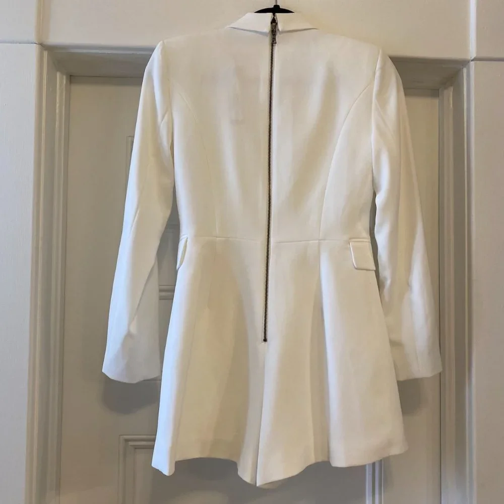 NWT Alice + Olivia Kyrie White Tuxedo Skort Romper - Size 2 - Picture 9 of 13
